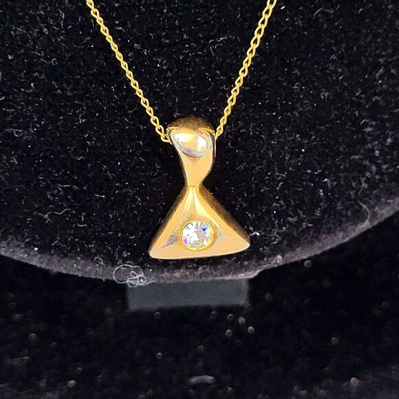 12k Gold Filled Triangular Pendant Necklace 18 in - Picture 1 of 5